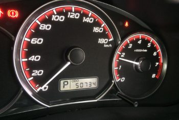 車は何キロまでが安心？ 中古車を選ぶときの走行距離の目安