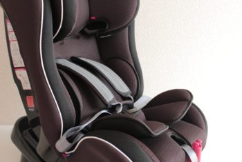 チャイルドシートの着用義務は何歳まで？ 使わないリスクや実際の使用率も紹介